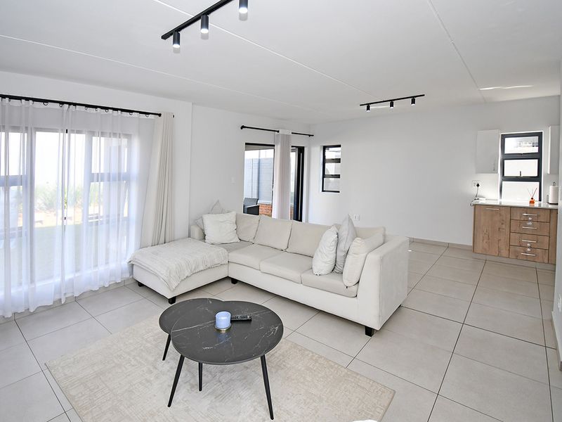 Modern 4 Bedroom Family Home in Secure Estate - Photo 4