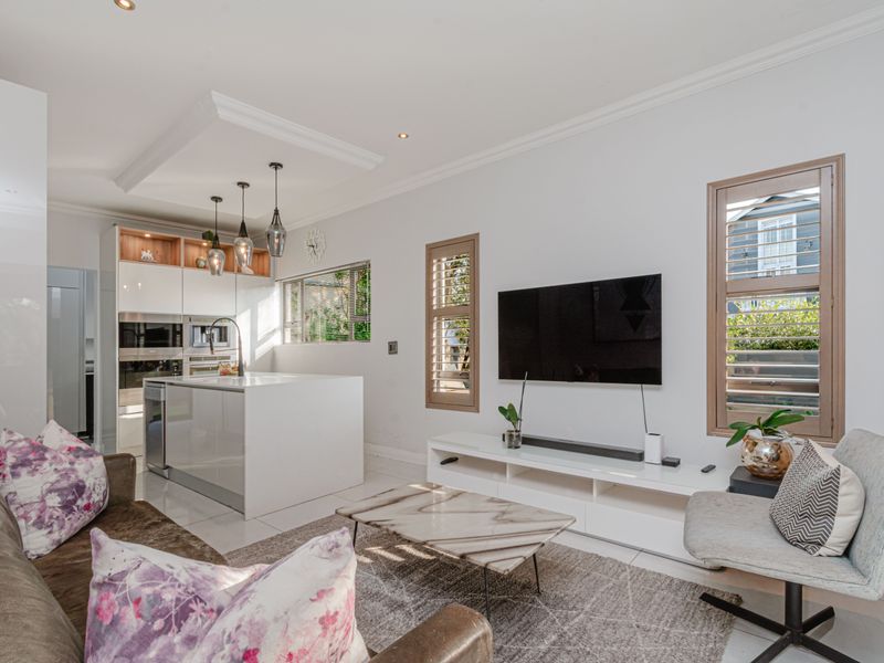 Luxury Family Living in Beverley Sandton - Photo 9