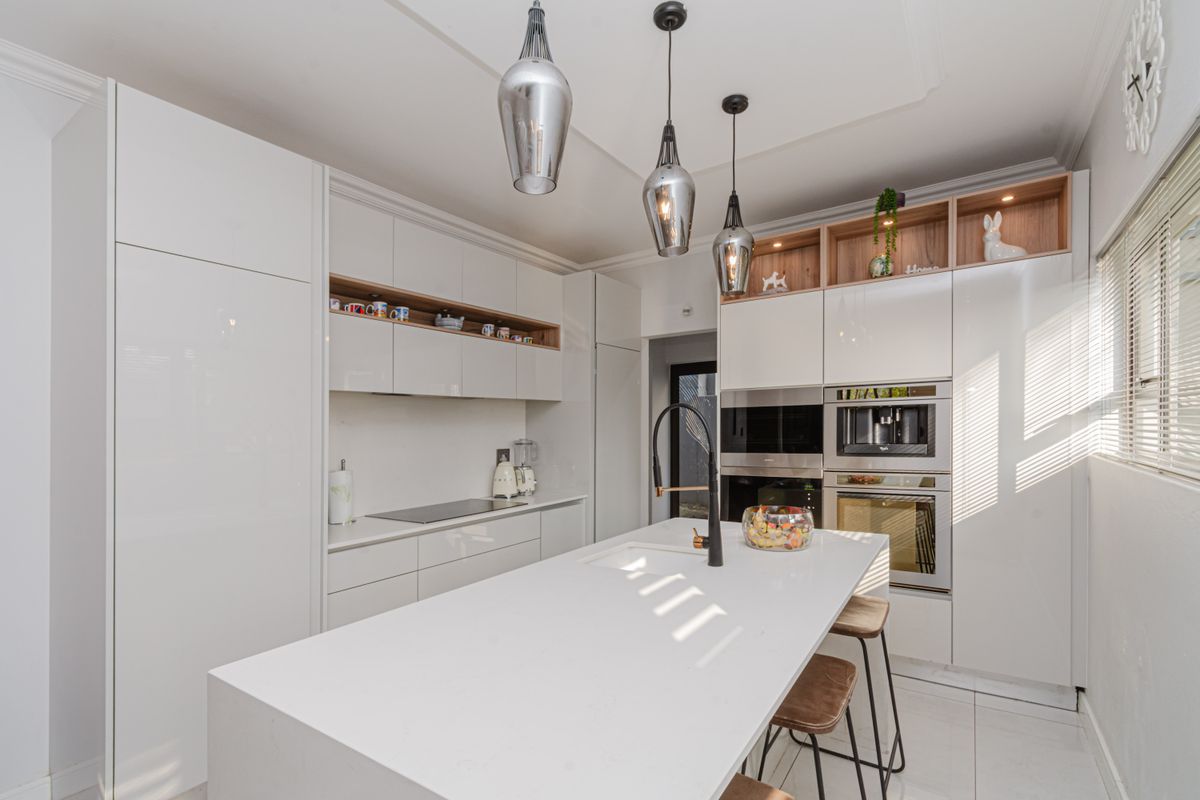 Luxury Family Living in Beverley Sandton - Photo 5