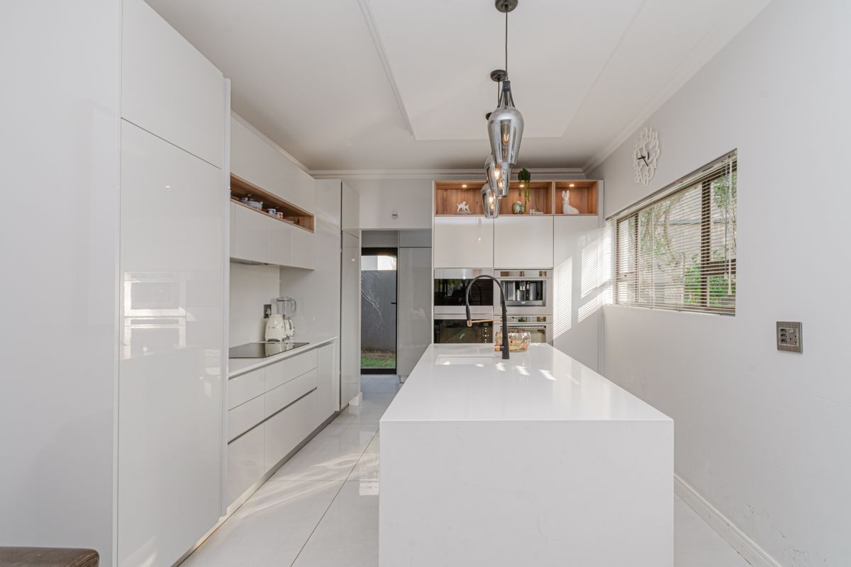 Luxury Family Living in Beverley Sandton - Photo 4