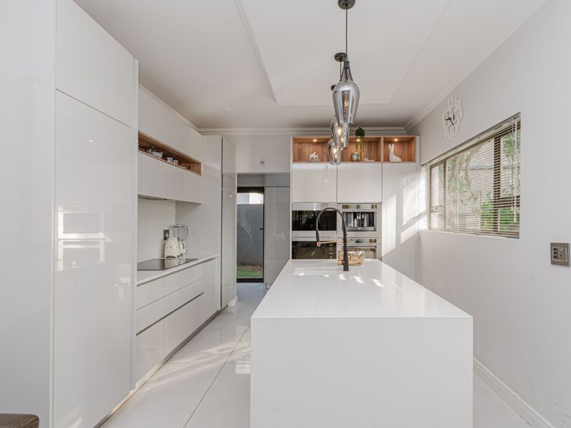 Luxury Family Living in Beverley Sandton - Photo 4