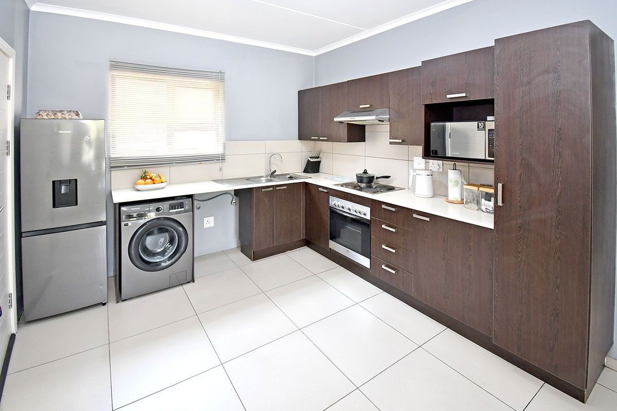Apartment Rental Monthly In Sandton - Photo 4