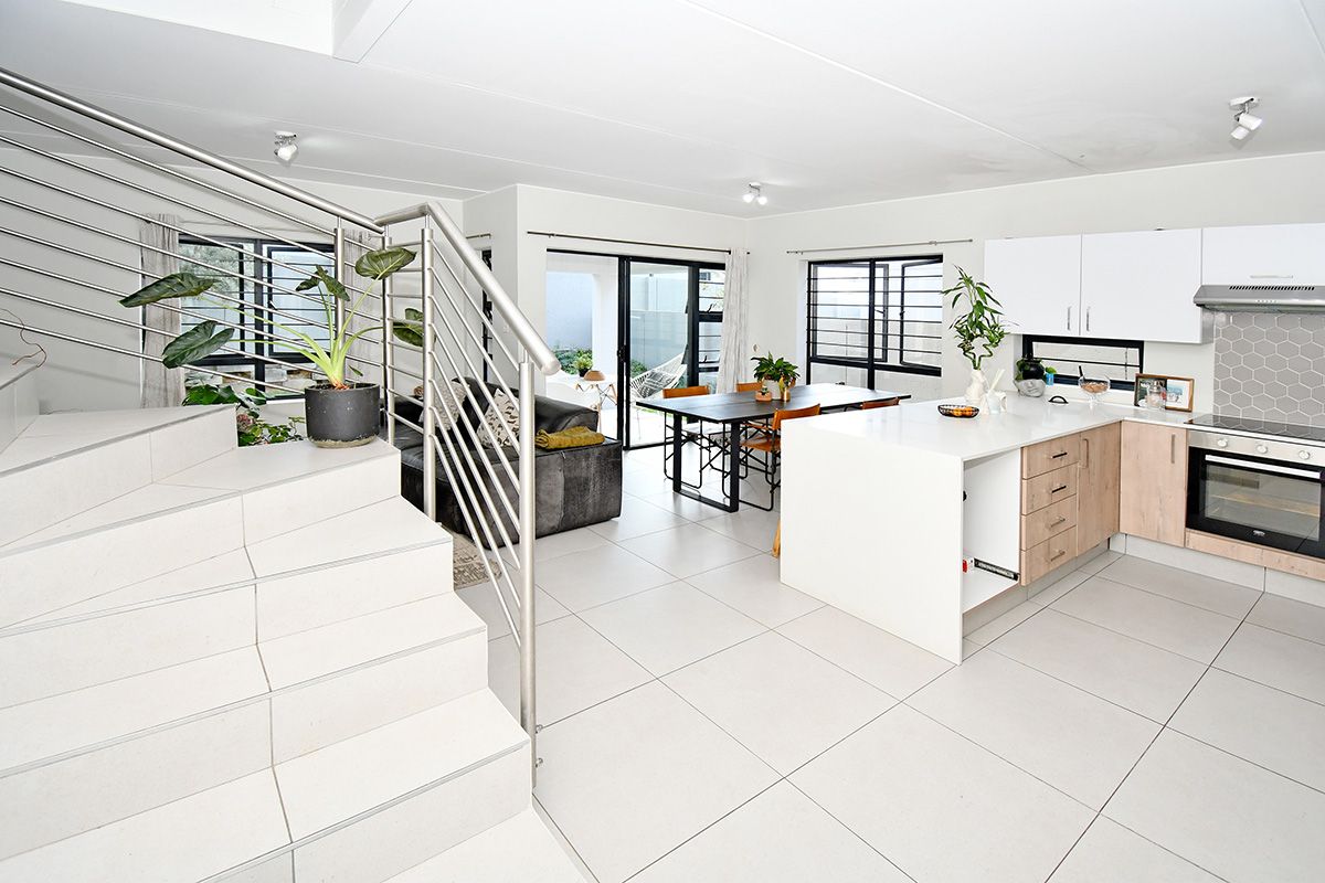 Modern Three Bedroom home in Secure Estate - Photo 4