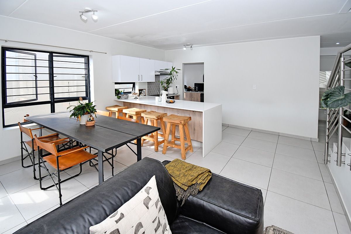 Modern Three Bedroom home in Secure Estate - Photo 3