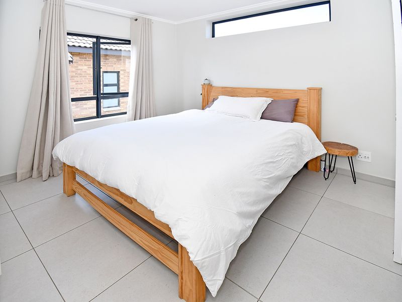 Modern Three Bedroom home in Secure Estate - Photo 6