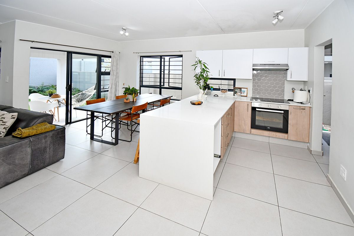 Modern Three Bedroom home in Secure Estate - Photo 2
