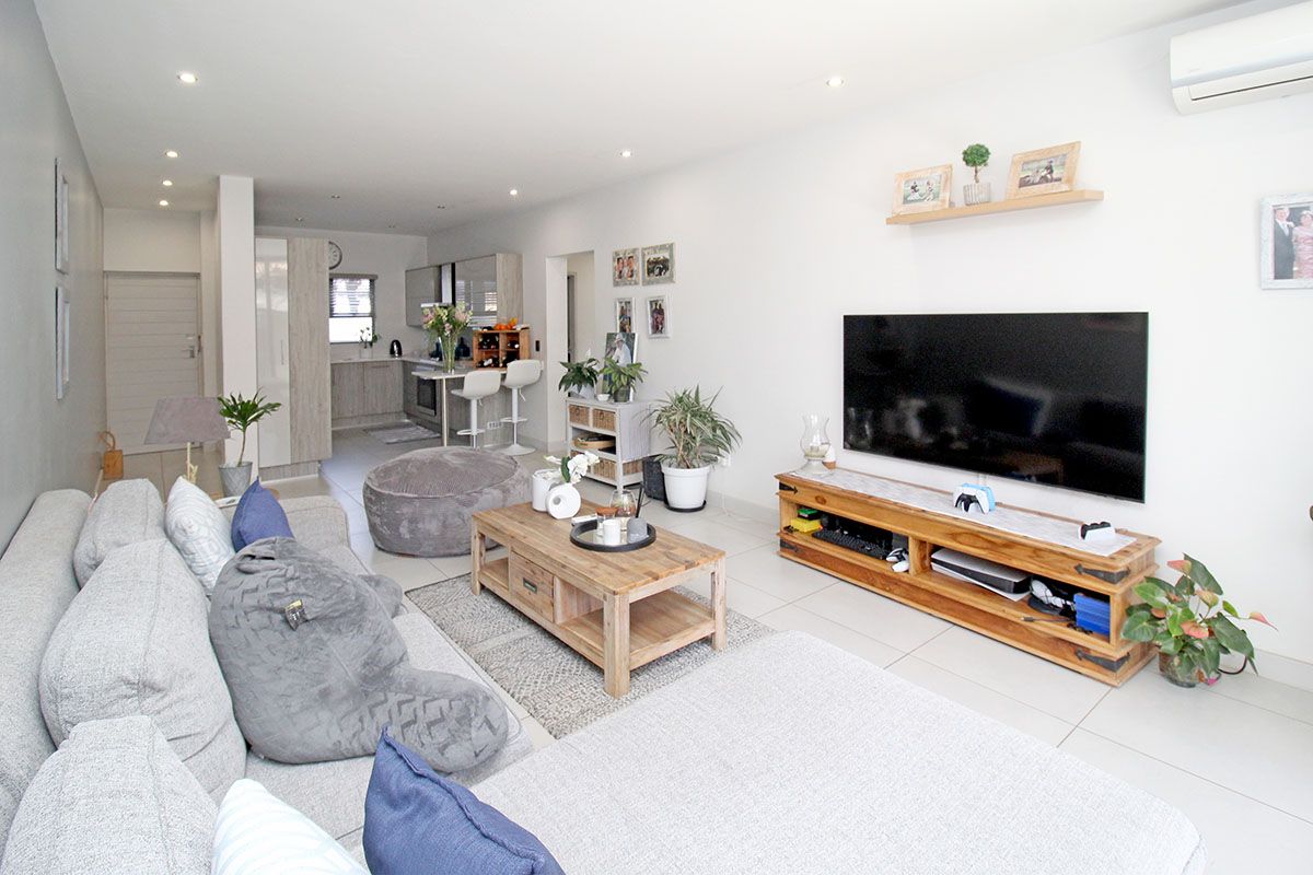 3 Bedroom Ground floor apartment Available - Photo 4