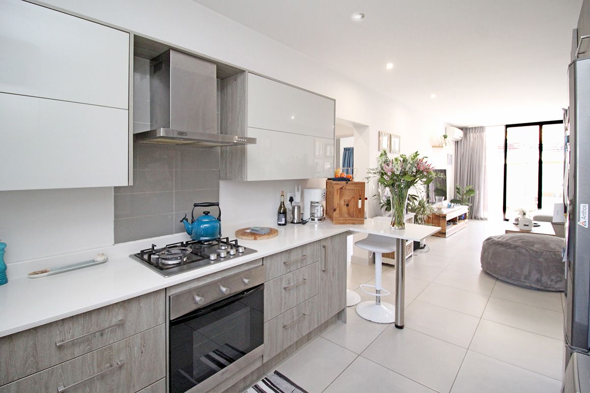 3 Bedroom Ground floor apartment Available - Photo 3