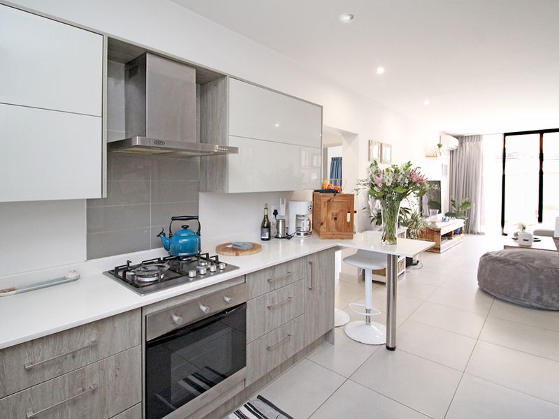 3 Bedroom Ground floor apartment Available - Photo 3