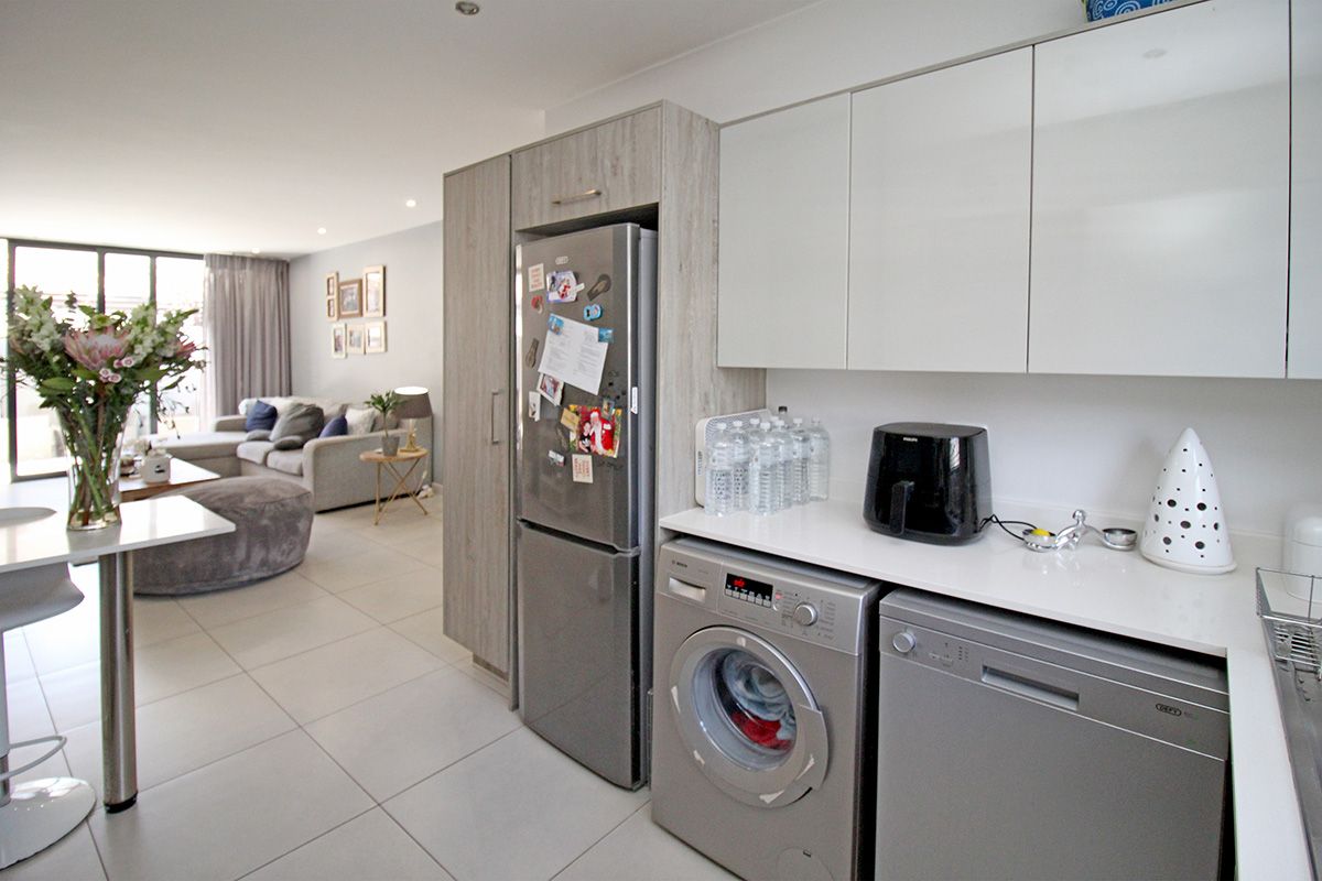 3 Bedroom Ground floor apartment Available - Photo 2