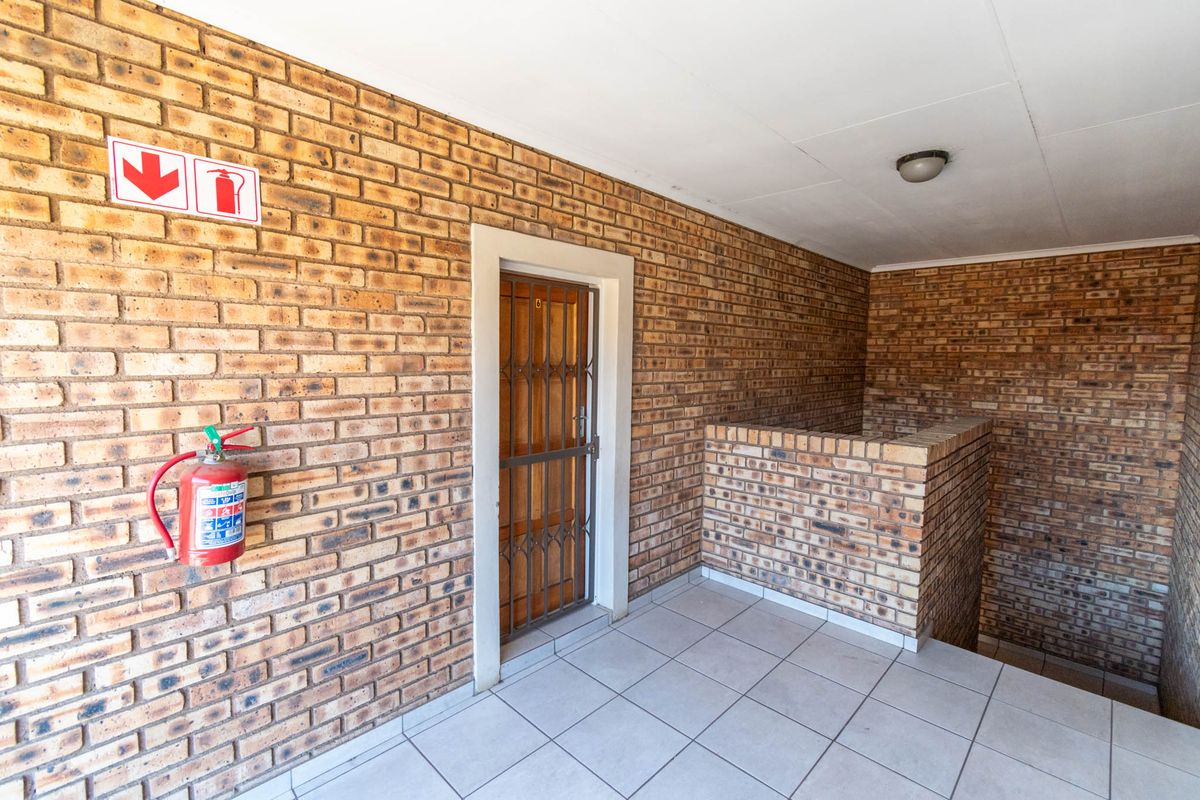 Lovely Three Bedroom Apartment - Photo 3