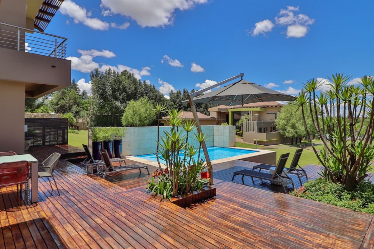 Executive estate living on the Vaal River. Masterly built. Elegant décor and finishes. - Photo 2