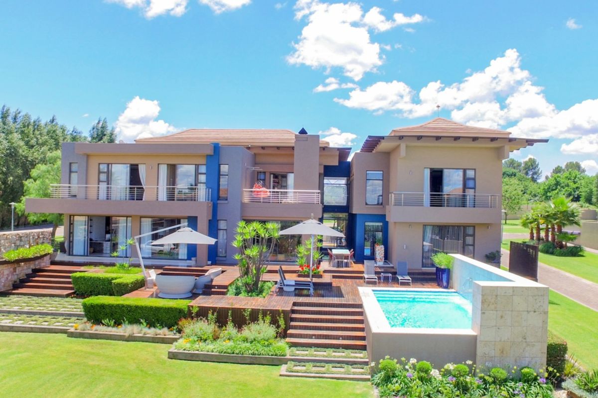 Executive estate living on the Vaal River. Masterly built. Elegant décor and finishes. - Photo 4