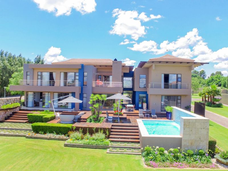 Executive estate living on the Vaal River. Masterly built. Elegant décor and finishes. - Photo 4
