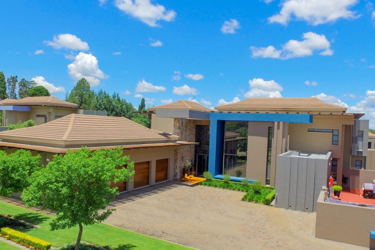 Executive estate living on the Vaal River. Masterly built. Elegant décor and finishes. - Photo 3