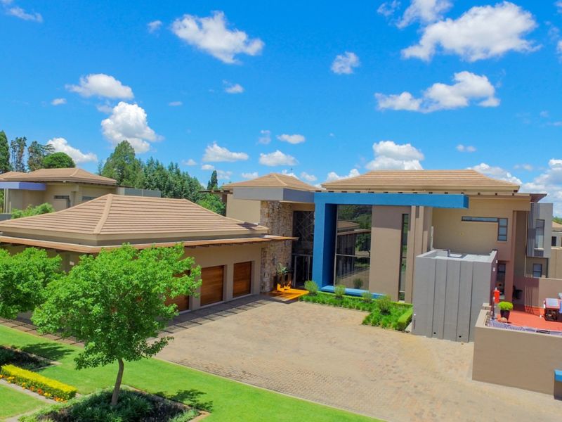 Executive estate living on the Vaal River. Masterly built. Elegant décor and finishes. - Photo 3