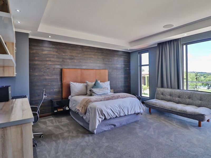 Executive estate living on the Vaal River. Masterly built. Elegant décor and finishes. - Photo 10