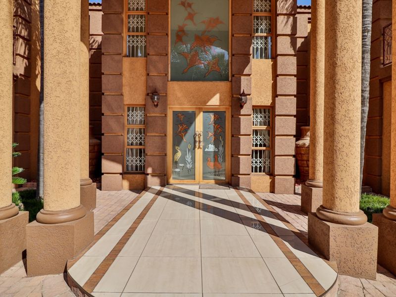 A Masterpiece. - Photo 6