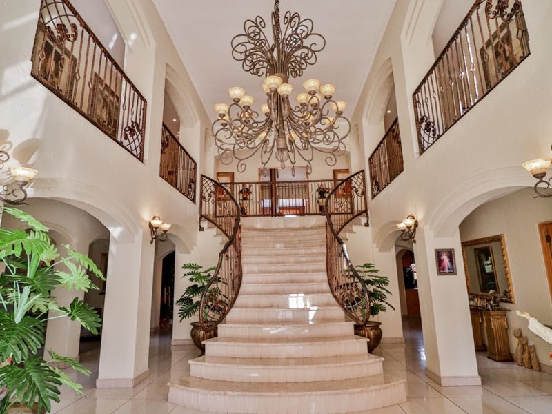 A Masterpiece. - Photo 9