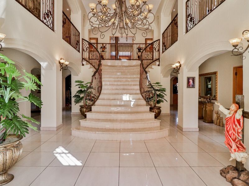 A Masterpiece. - Photo 7