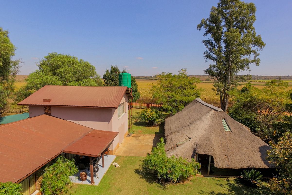 2 (Two) X 2.14 ha - Small holdings next to each other For Sale - Near the R 42. One with big house - Photo 2