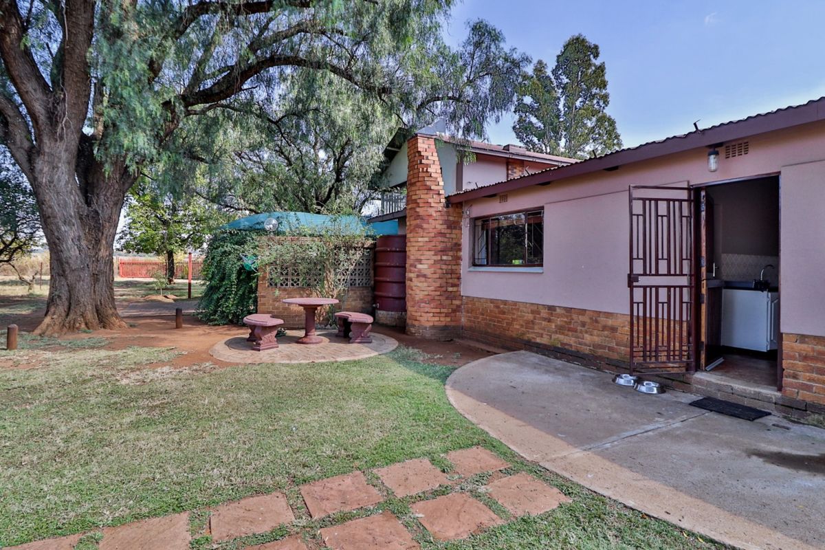 2 (Two) X 2.14 ha - Small holdings next to each other For Sale - Near the R 42. One with big house - Photo 4