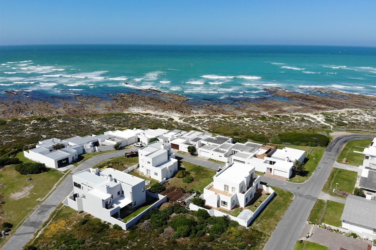 Panaromic With Picture Perfect Ocean Views - Photo 3