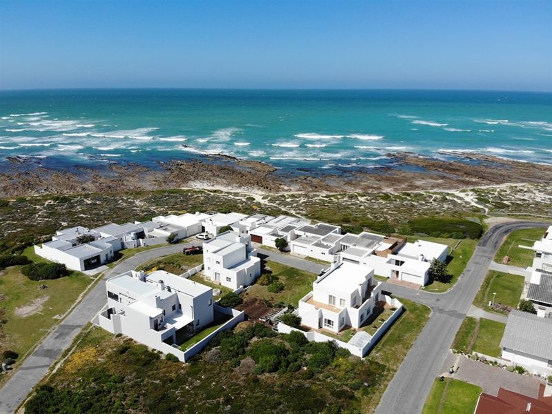 Panaromic With Picture Perfect Ocean Views - Photo 3