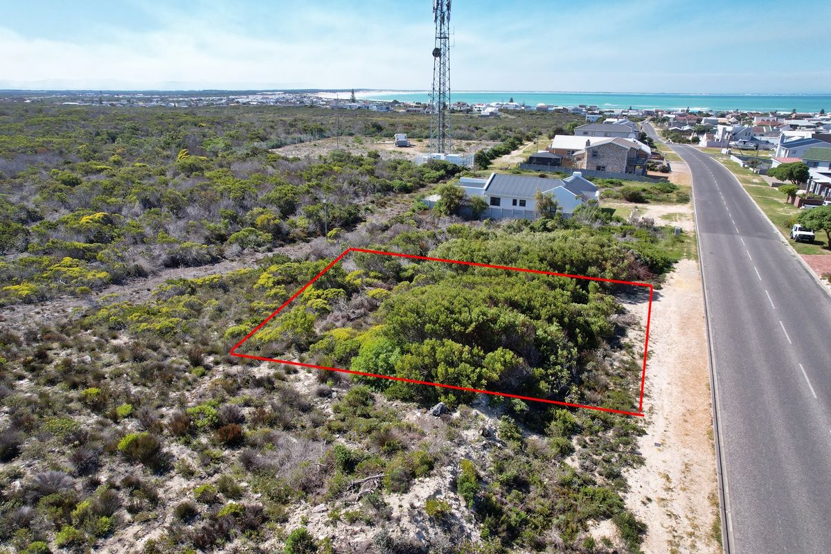 Established area boasting a coastal feel! - Photo 2