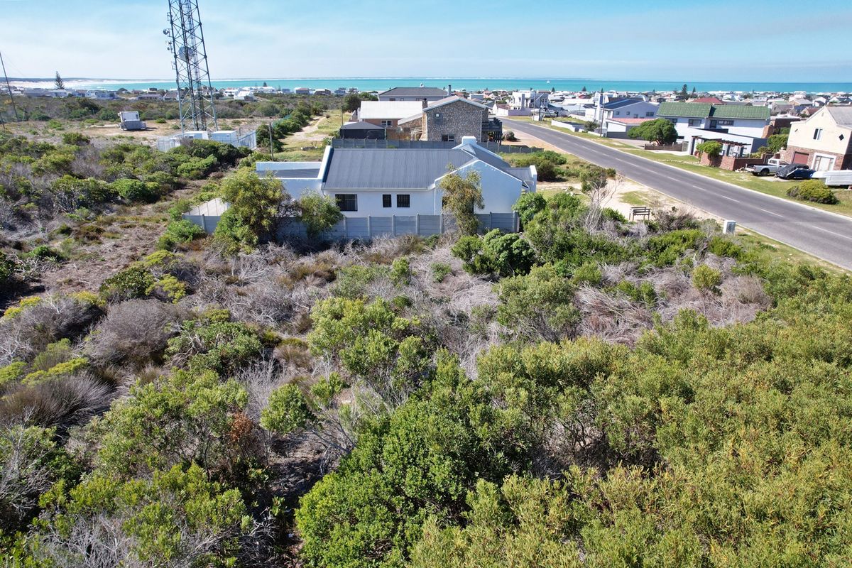 Established area boasting a coastal feel! - Photo 5