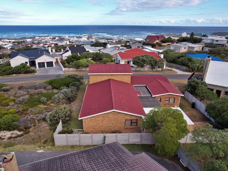 Enjoy location, style and versatility! - Photo 3