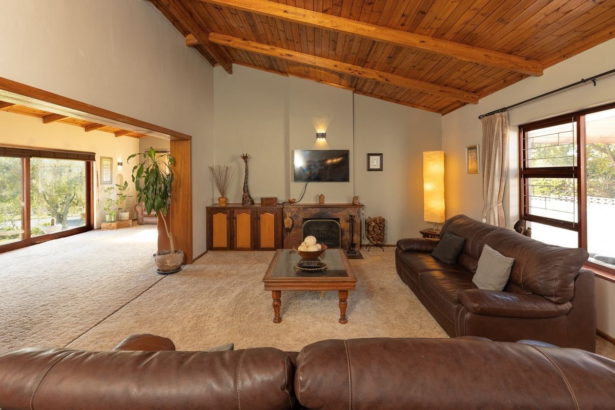 Beautiful and spacious family home - Photo 4