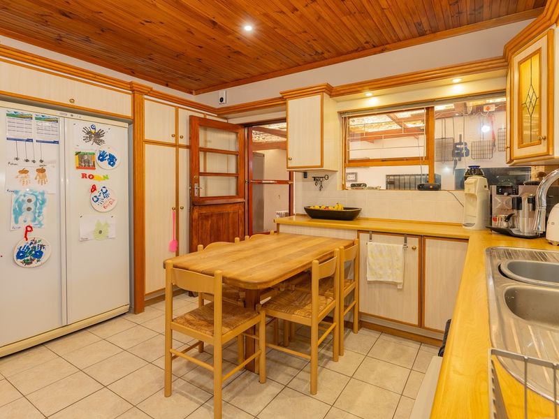 Beautiful and spacious family home - Photo 7