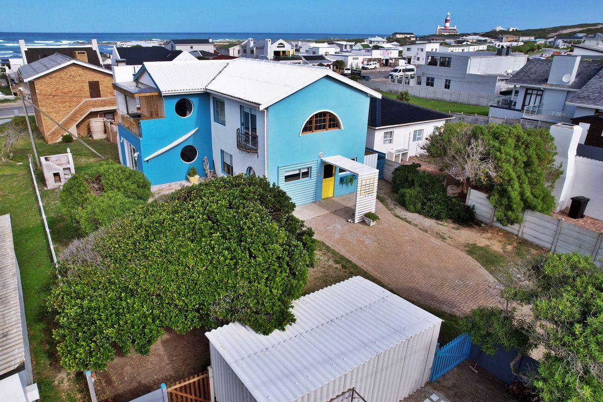 Coastal Artistry & Vibrant Living in this Agulhas Haven! - Photo 2