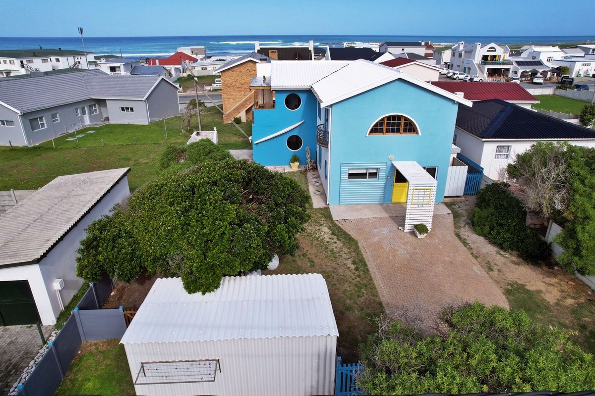 Coastal Artistry & Vibrant Living in this Agulhas Haven! - Photo 3