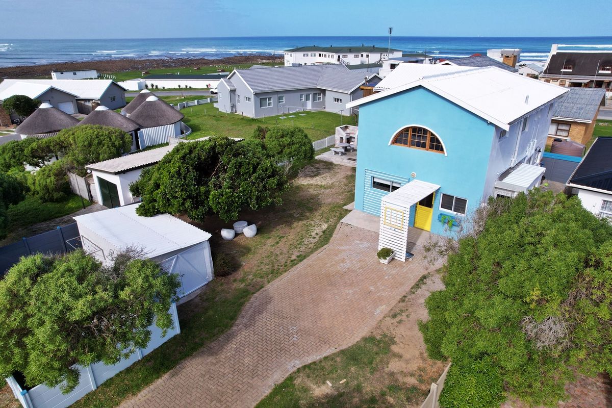 Coastal Artistry & Vibrant Living in this Agulhas Haven! - Photo 4