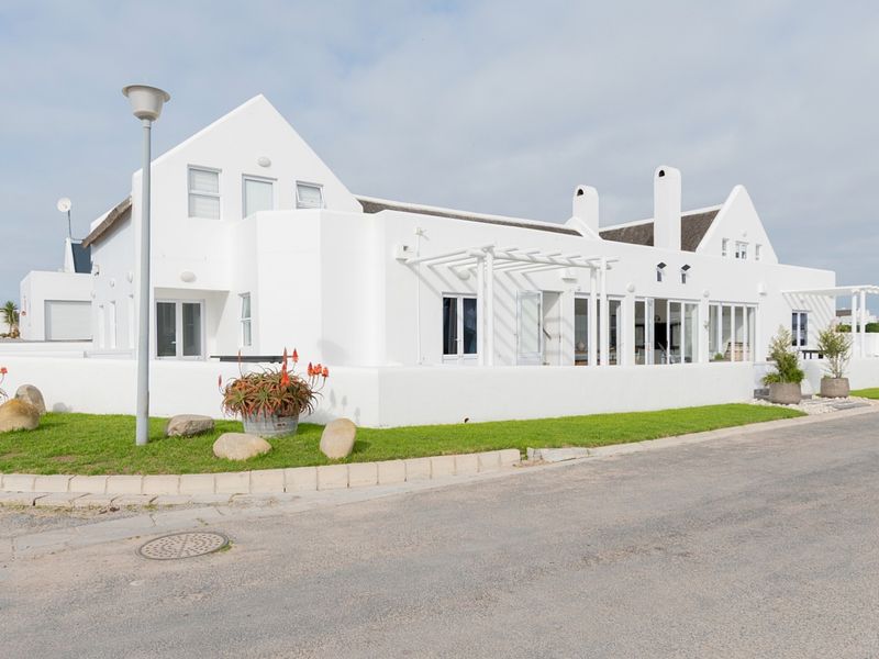 Modern luxury in a picturesque seaside village - Photo 3