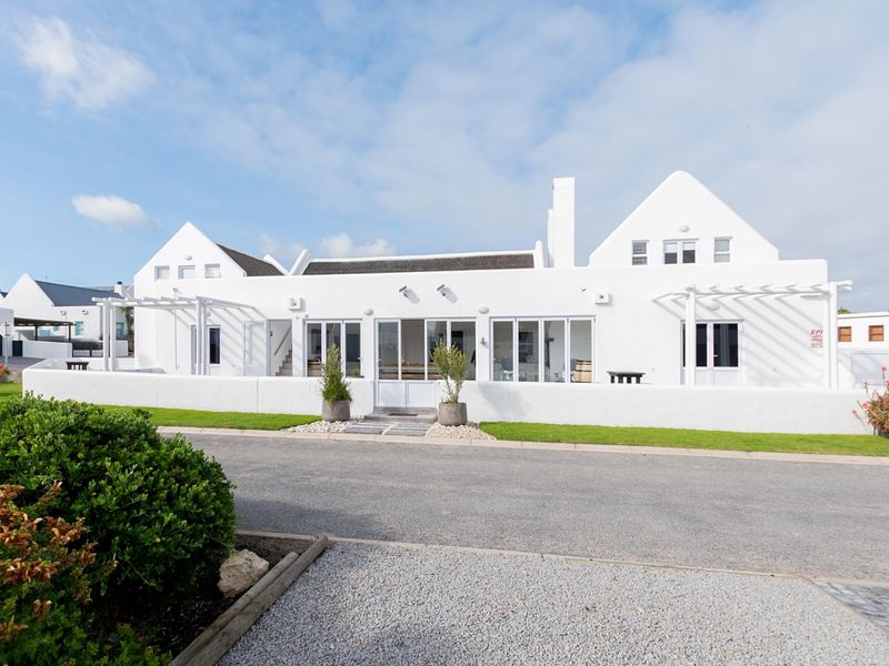 Modern luxury in a picturesque seaside village - Photo 2