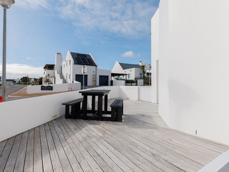 Modern luxury in a picturesque seaside village - Photo 5
