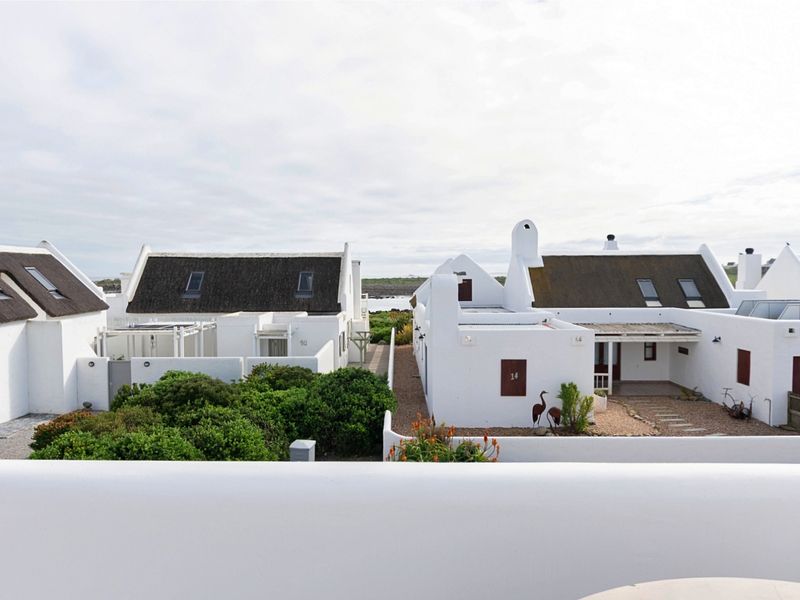 Modern luxury in a picturesque seaside village - Photo 9