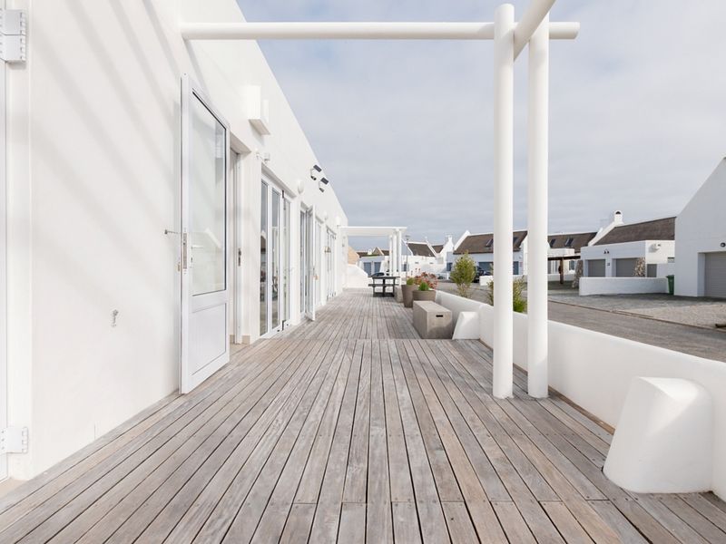 Modern luxury in a picturesque seaside village - Photo 6