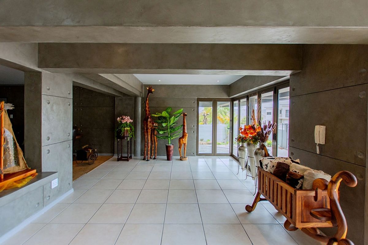 4 Bedroom house with a 3 bedroom second dwelling for sale in Myburgh Park Langebaan - Photo 2