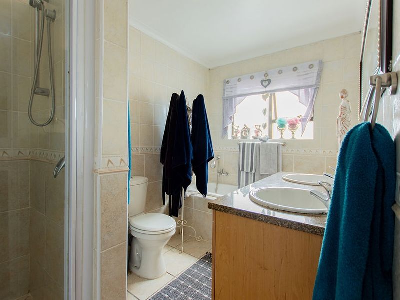 4 Bedroom house with a 3 bedroom second dwelling for sale in Myburgh Park Langebaan - Photo 9