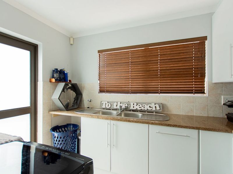 4 Bedroom house with a 3 bedroom second dwelling for sale in Myburgh Park Langebaan - Photo 7