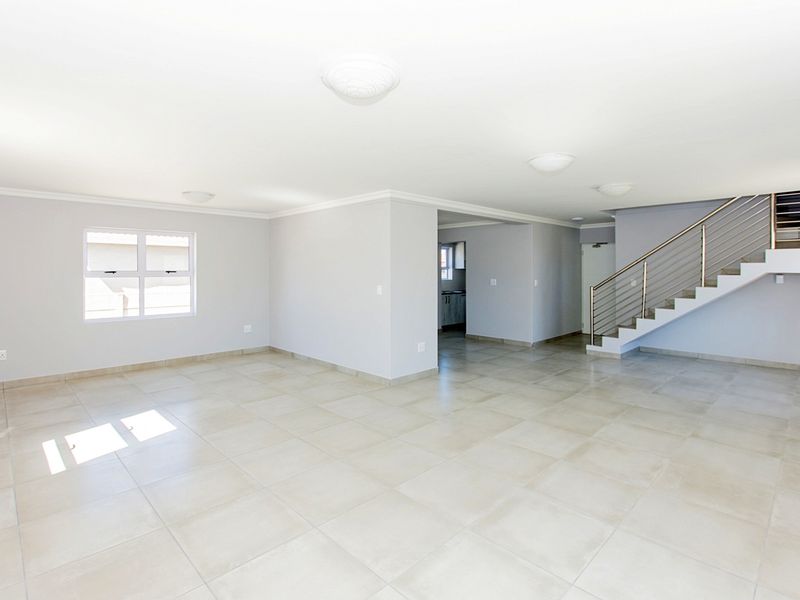 Beautiful Family Home - Photo 10