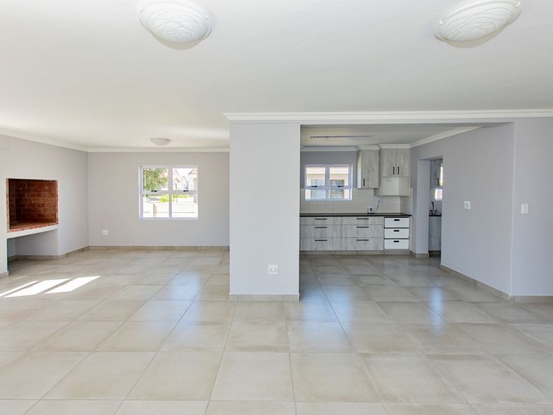 Beautiful Family Home - Photo 8