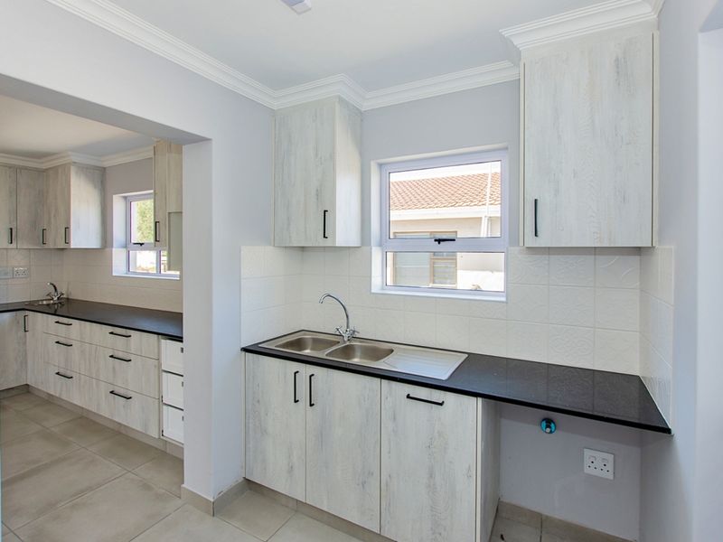 Beautiful Family Home - Photo 5