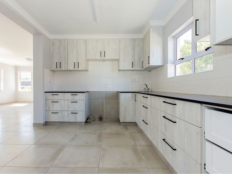 Beautiful Family Home - Photo 4