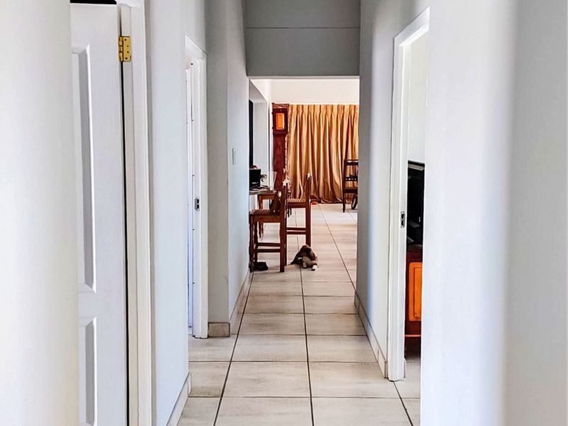 4-Bedroom Home in Laaiplek - Photo 10