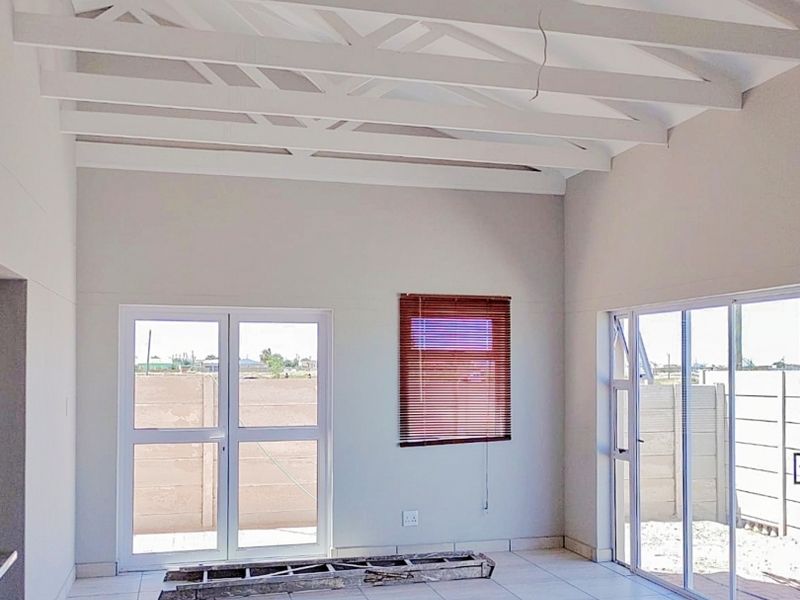 4-Bedroom Home in Laaiplek - Photo 9